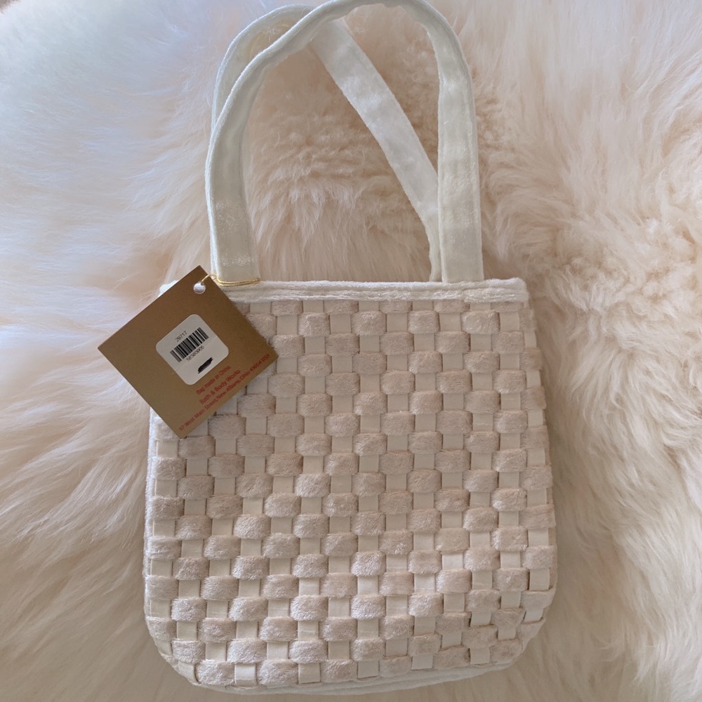 White velvet mini bag - still with tags ❄️☃️